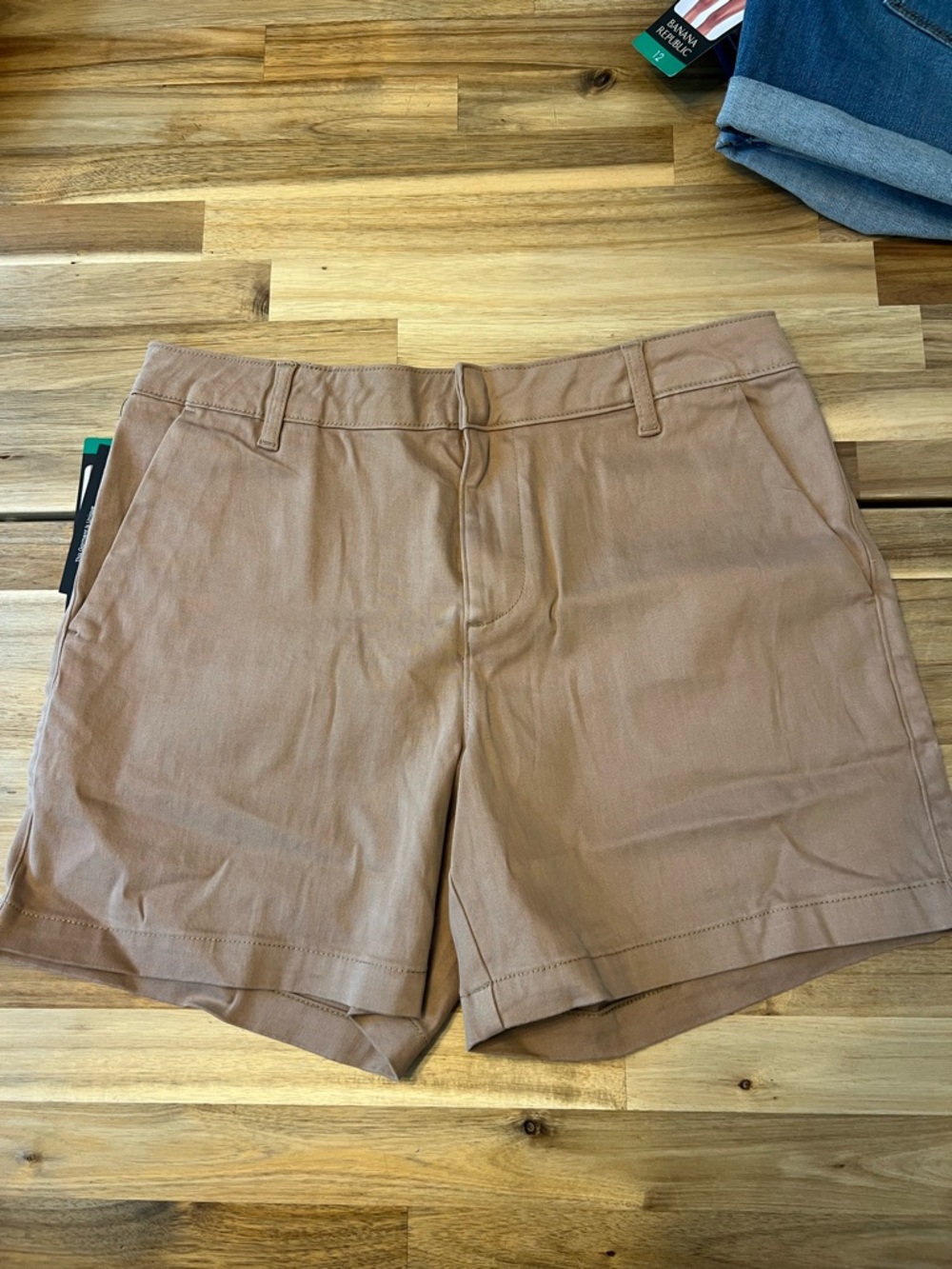 Banana Republic Women's Tan Chino Bermuda Shorts Size 12  NWT